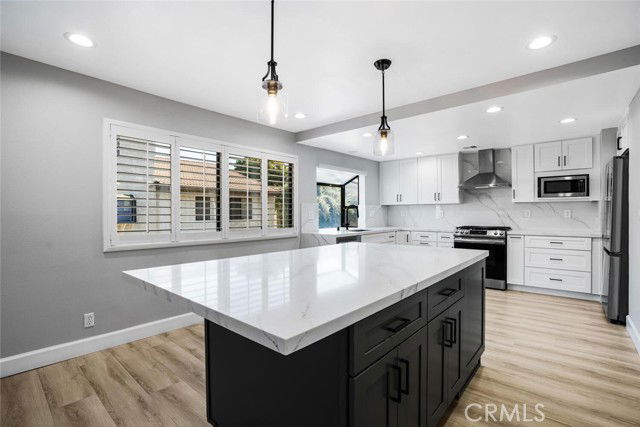 Building Photo - 5800 Owensmouth Ave