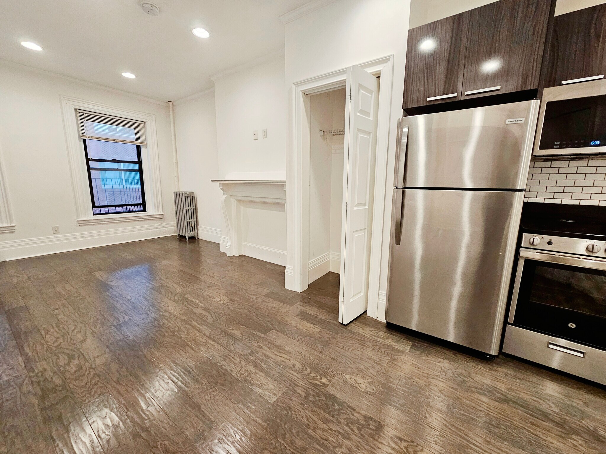 Building Photo - 255 Newbury St