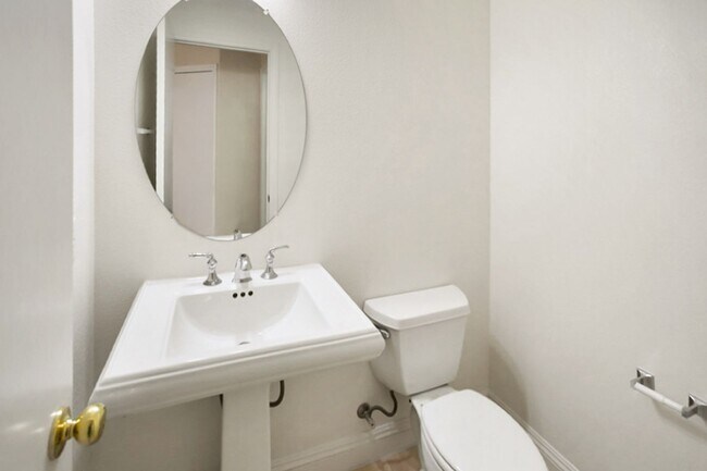 Building Photo - 3 Bed and Loft Summerlin Beauty