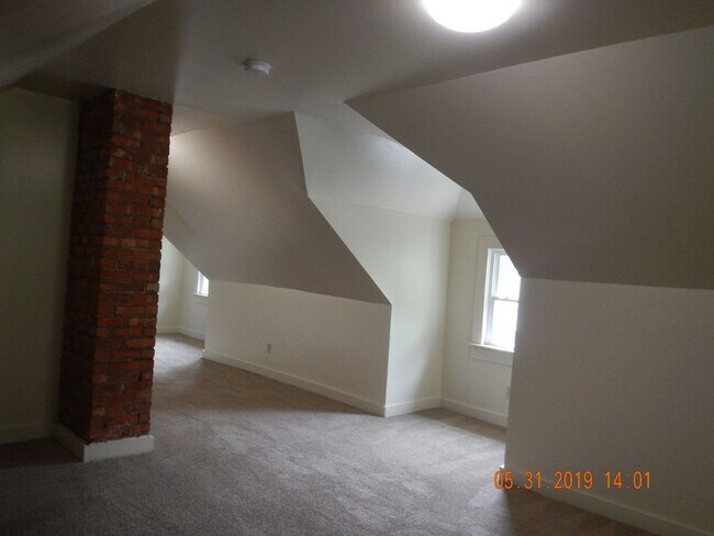 Building Photo - 1213 Madison St