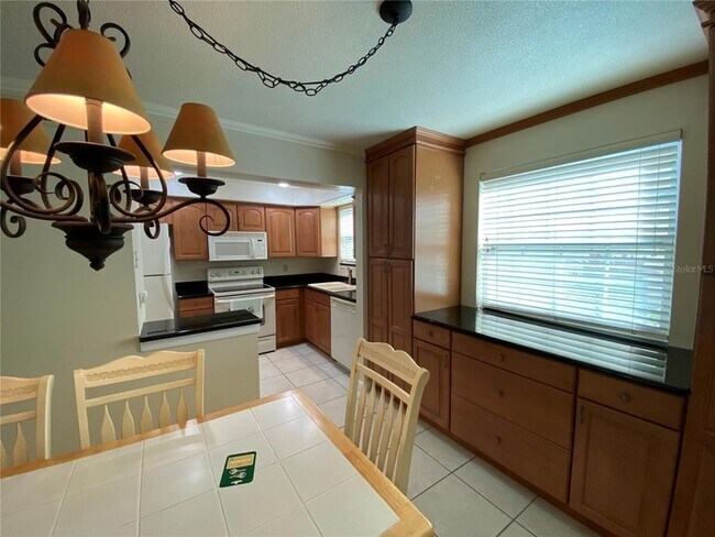 Building Photo - 1500 Gay Rd