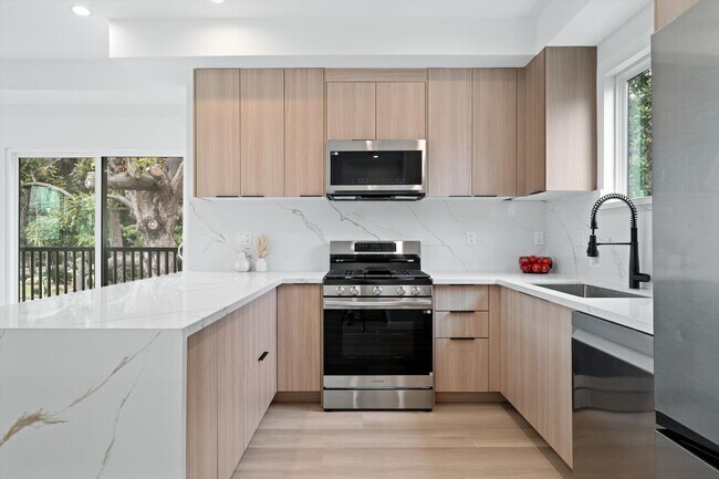 Building Photo - 1840 Stoner Ave