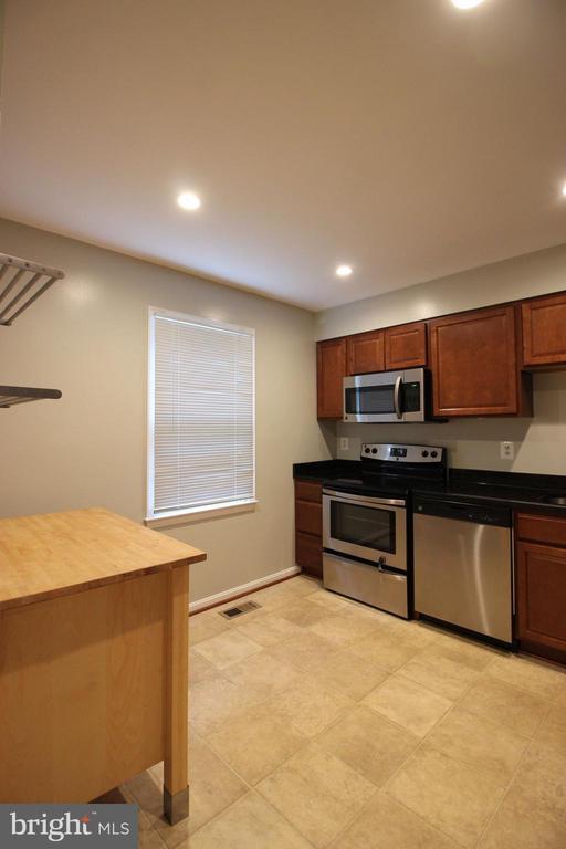Building Photo - 5902 Langton Dr