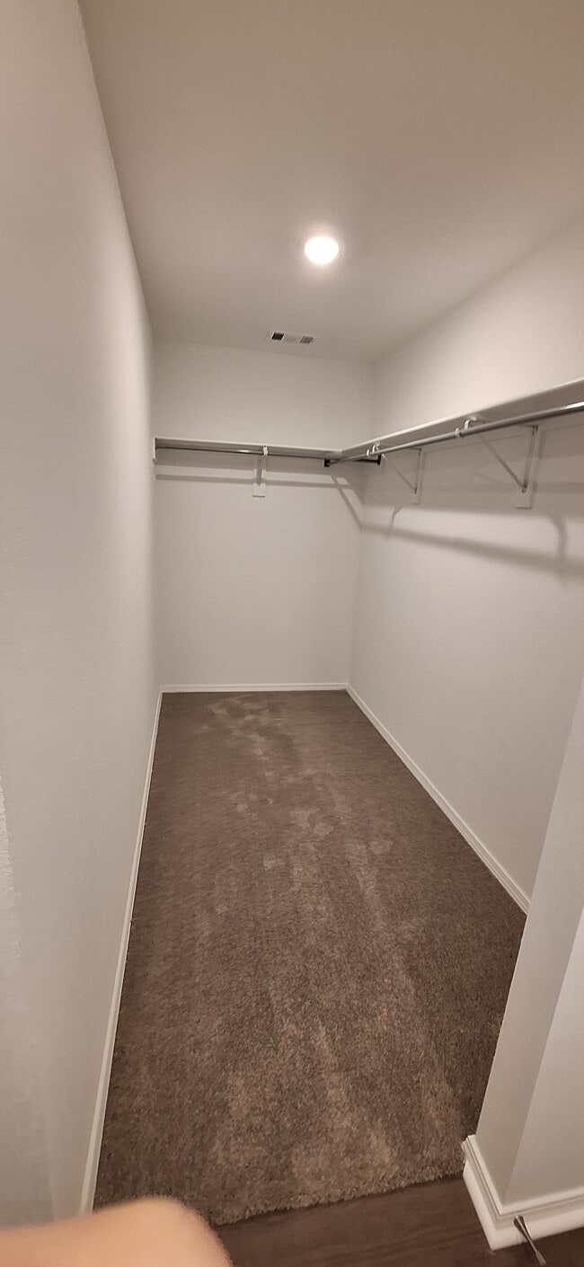 Building Photo - 38 10 Point Ln