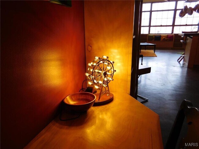 Building Photo - 701 N 15th St