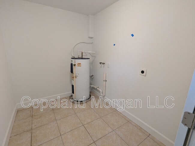 Building Photo - 2033 1/2 20th Street South