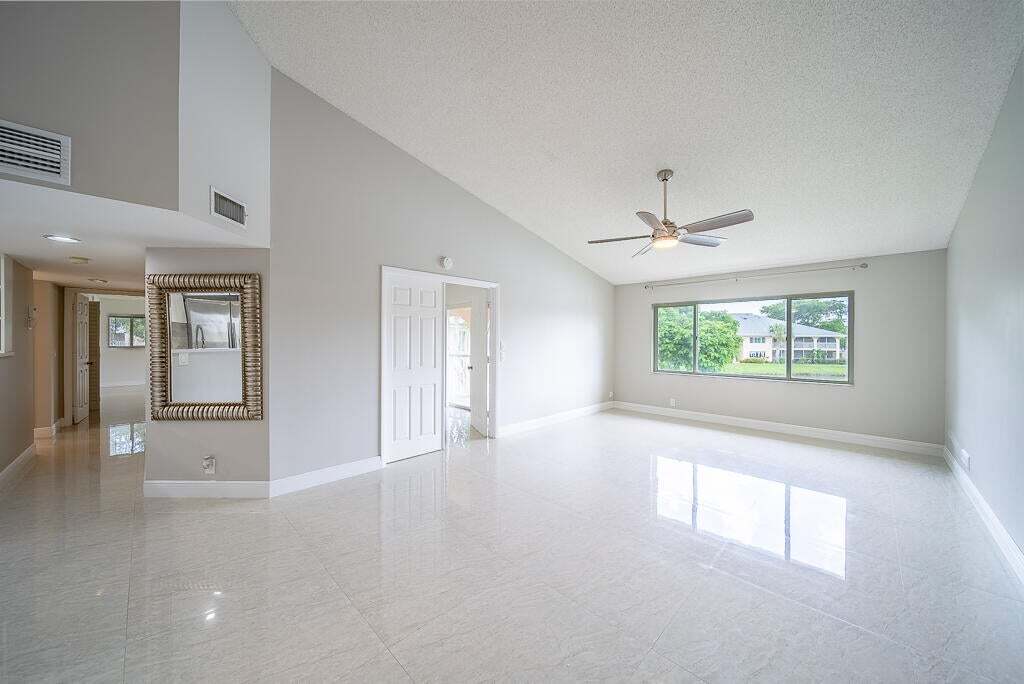 Building Photo - 13810 Oneida Dr