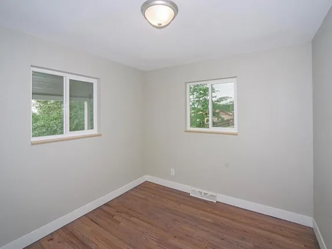 Building Photo - 827 S Robb Way