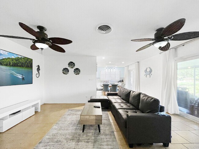 Building Photo - Unfurnished Harbor Hills Home with Creek Views – 3 Bed | 2 Bath