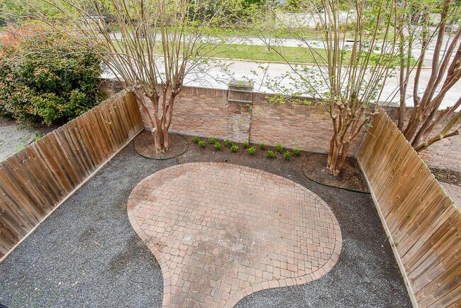 Building Photo - 8004 Stoneyway Dr