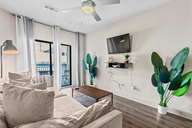 Building Photo - 455 14th St NW