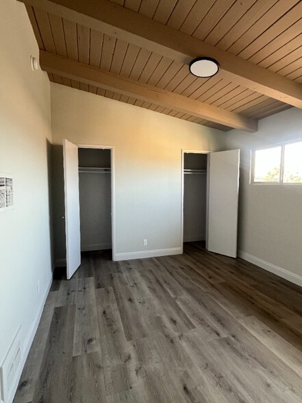 Building Photo - 1246 W 93rd St