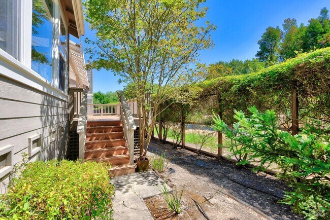 Building Photo - 205 Saddle Wood Dr