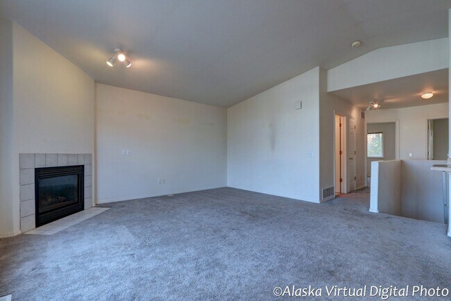 Building Photo - Midtown Spacious 3-Bedroom, 2-Bath Townhome