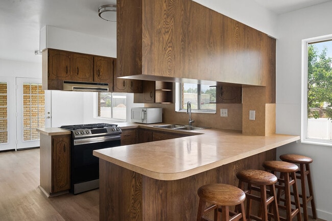 Building Photo - 11044 S Temple Dr