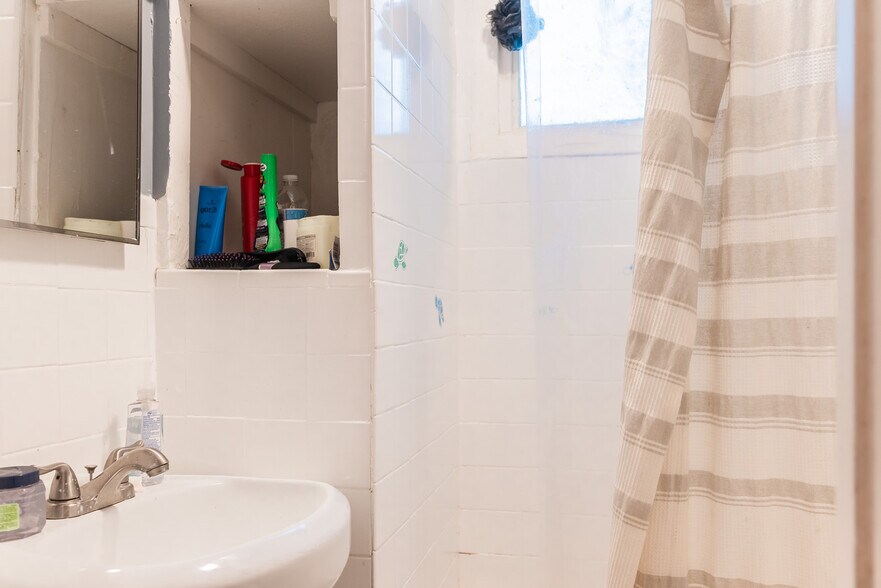 Building Photo - 114 Everett St