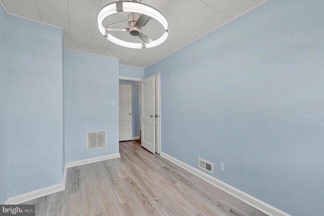 Building Photo - 3 Bedroom Beautiful Home