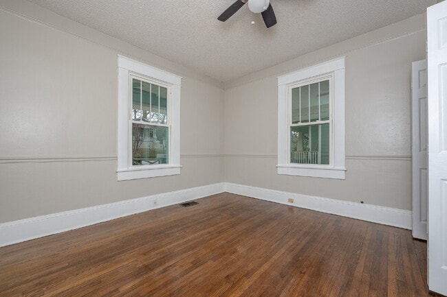 Building Photo - Beautiful 3-Bedroom, 2-Bath Bungalow with ...