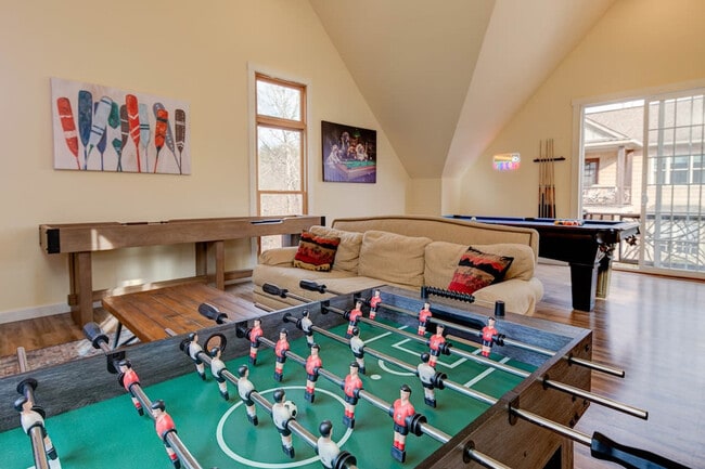 Building Photo - 376 Grandview Dr