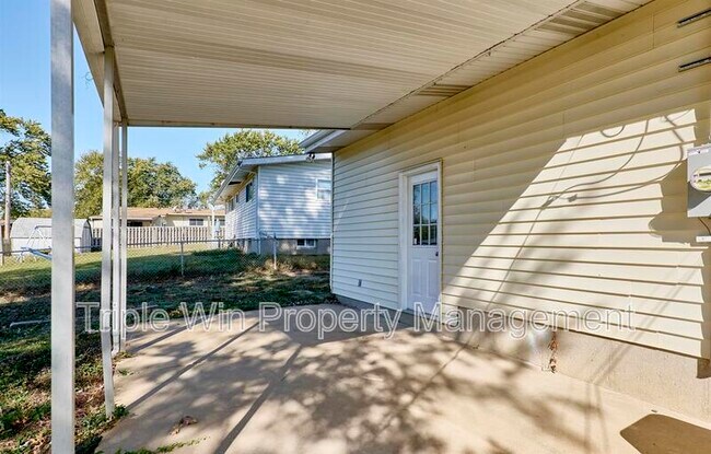 Building Photo - 2770 Dove Dr