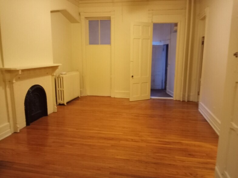 Livingroom looking at rear bedroom - 288 Washington Ave