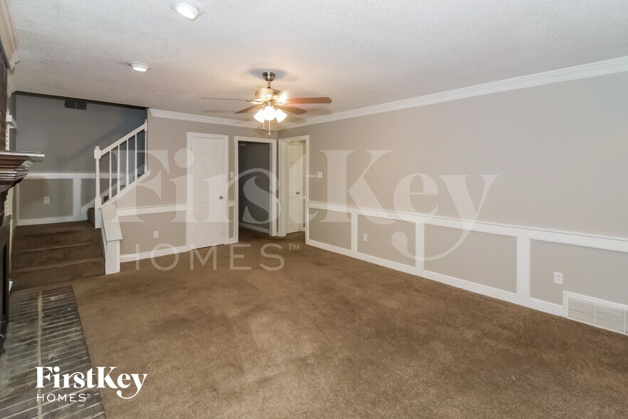 Building Photo - 4619 Leash Ln