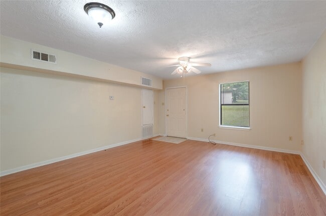 Building Photo - 138 Summer Pl