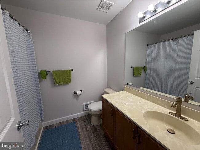 Building Photo - 305 Crosswinds Dr