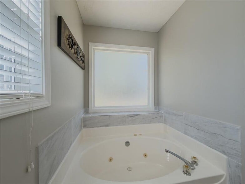 Building Photo - 593 Red Tip Ln