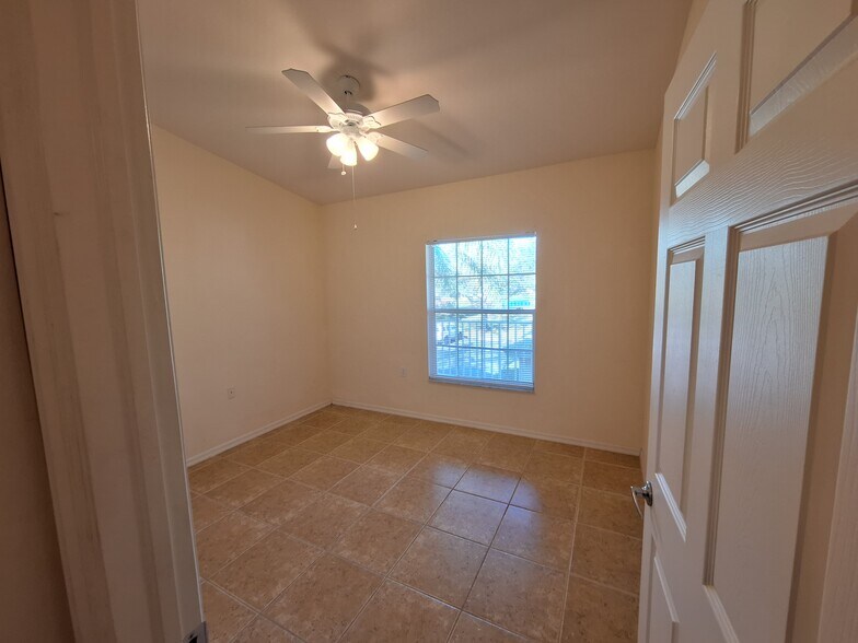 Second bedrooom - 25727 Lake Amelia Way