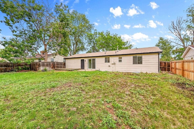 Building Photo - $2,195.00, 3-bed, 1-bath, located in Thorn...