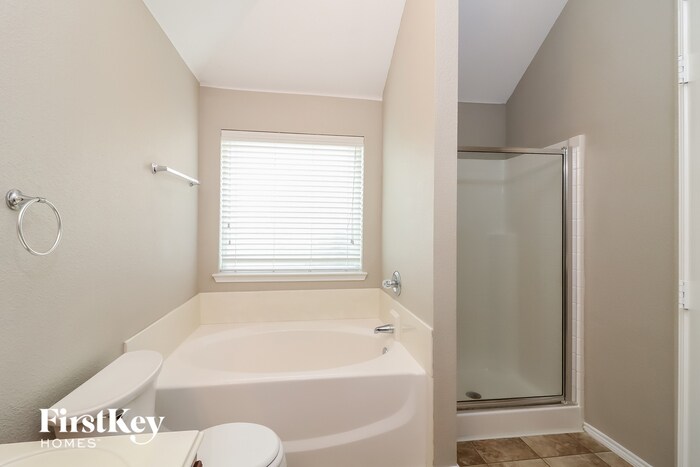 Building Photo - 1124 Manhassett Ct