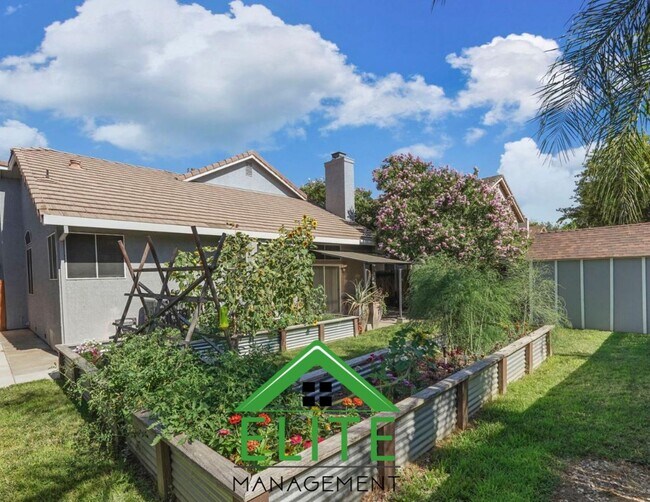 Building Photo - Spacious 4-Bedroom, 3-Bath Home in Desirab...