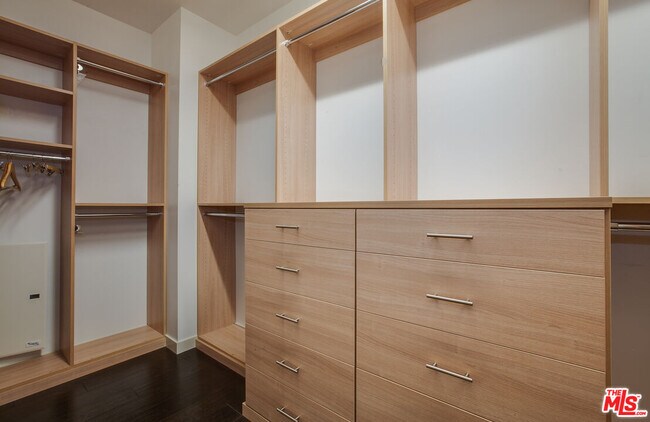 Building Photo - 3111 Vía Dolce