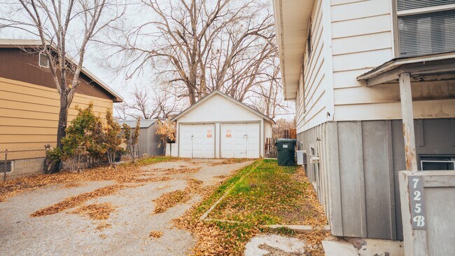 Building Photo - 725 N 10th Ave