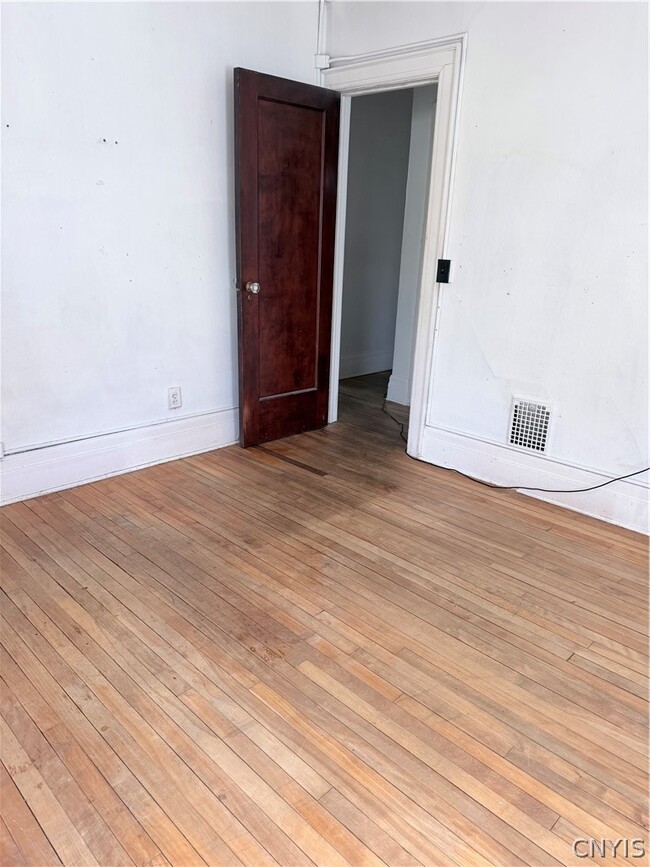 Building Photo - 2131 James St