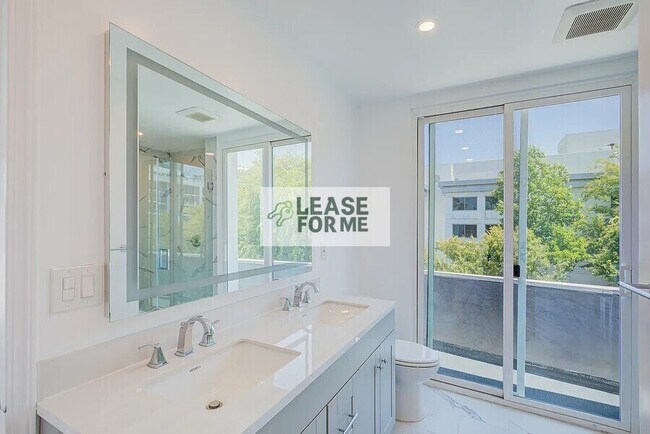 Building Photo - 449 Le Doux Rd