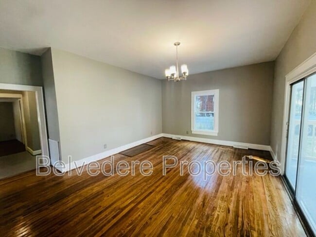 Building Photo - 211 W 7th Ave