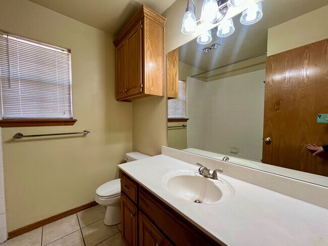 Building Photo - 2909 SE 96th St