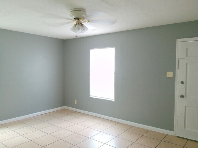 Building Photo - 4330 Spring St