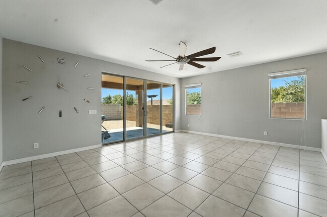 Building Photo - Welcome to this stunning 3-bedroom, 2-bath...