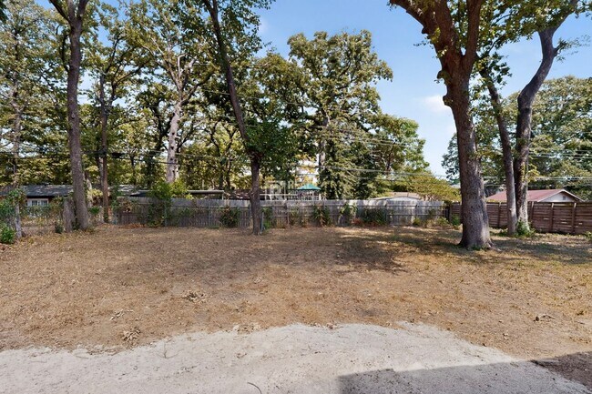 Building Photo - 1809 W Sanford St