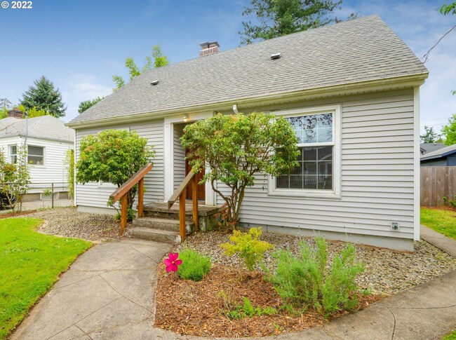 Building Photo - Charming 3 bed + office, 1.5 bath rental home in University Park Portland!