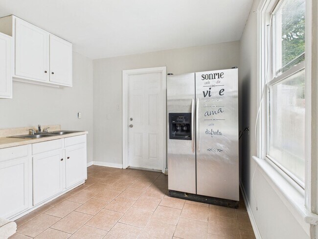 Building Photo - 4707 Castlewood Rd