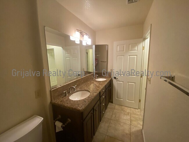 Building Photo - Amazing 5 BD, 3 BA House + Pool! This Oro Valley home has everything! (Lambert/La Canada)