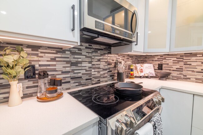 Building Photo - 708 Promenade Pl