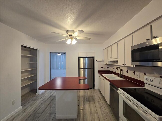 Building Photo - 211 Pasadena Ave N