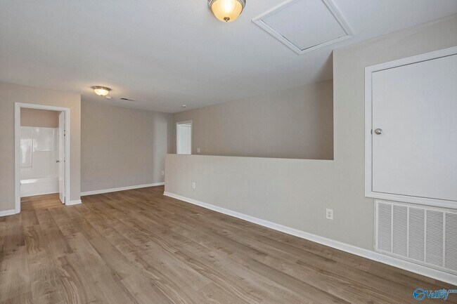 Building Photo - 102 Whitestone Dr NE