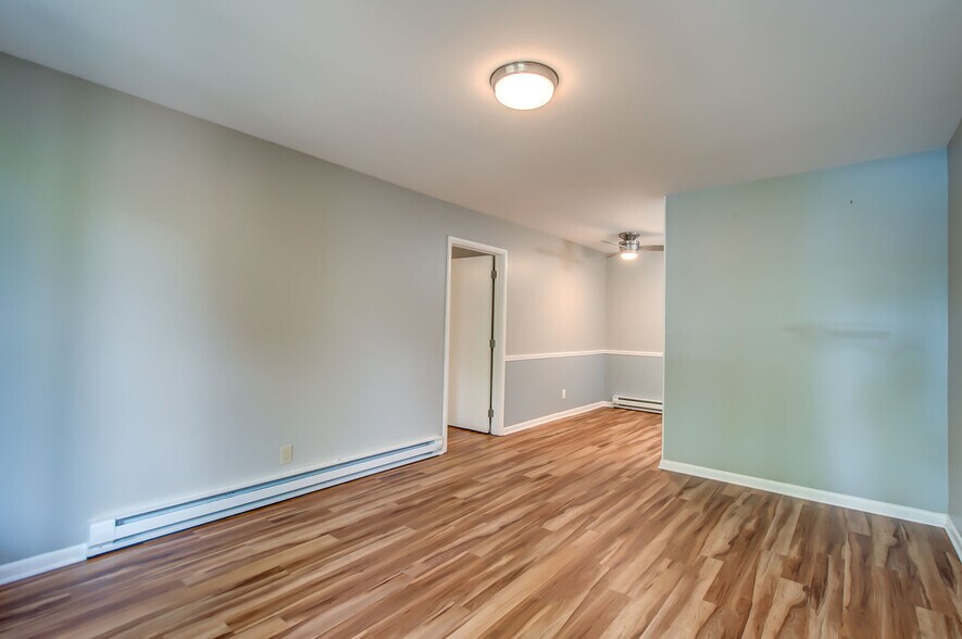 Building Photo - 3600 Hillsboro Pike