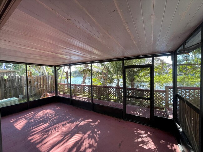 Building Photo - 13976 Langley Pl